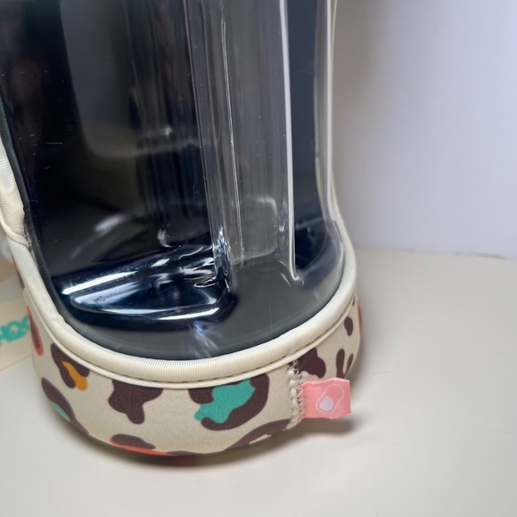 H2O Capsule Water Jug With Cheetah Print Sleeve and Strap Beige Color Scheme - Picture 2 of 8
